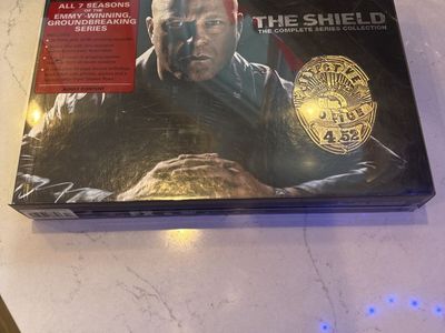 The Shield: The Complete Series Collection (DVD, All 7 Seasons, 28-Disc Set, Bonus Features)