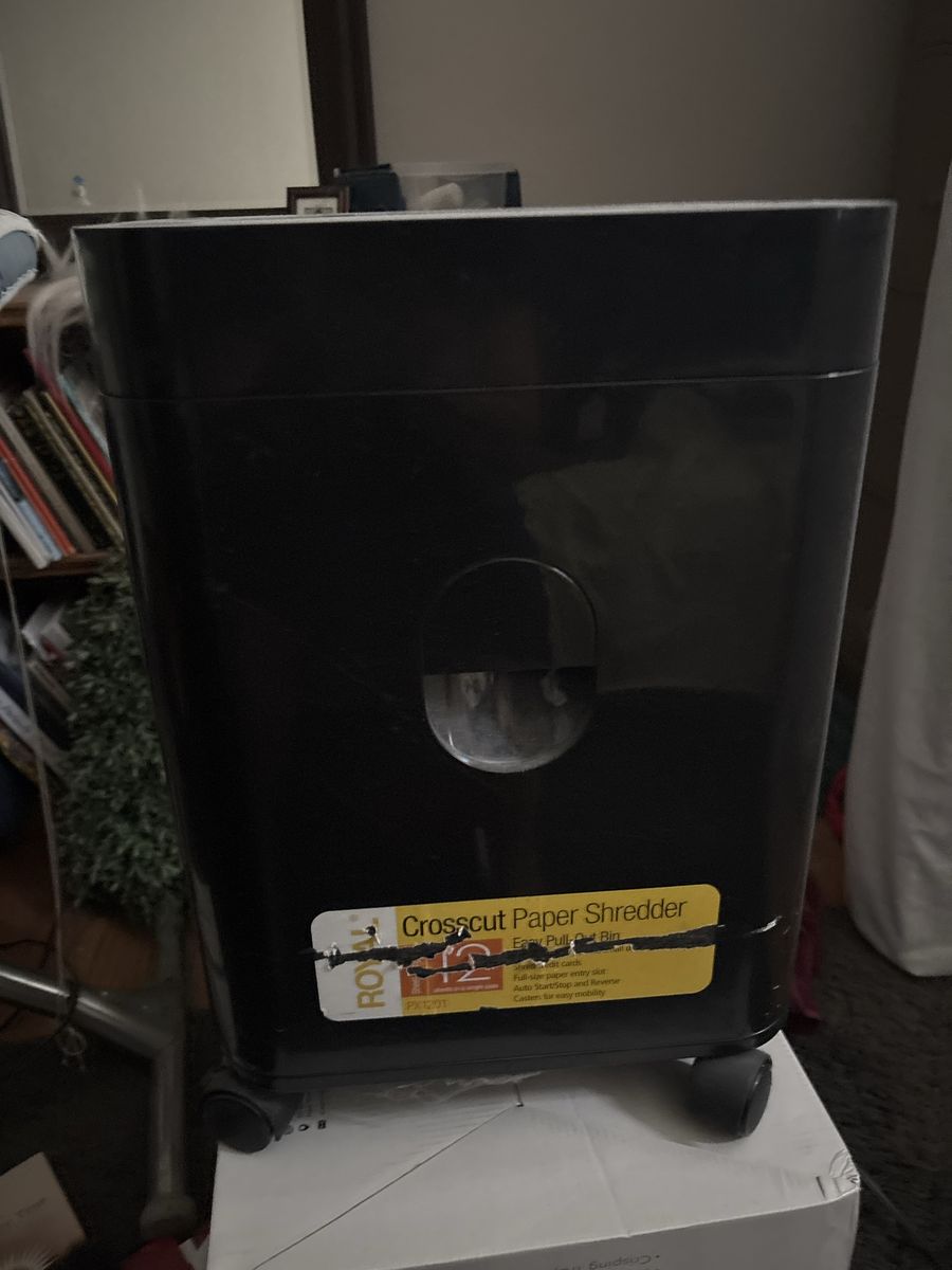 Paper shredder- small black
