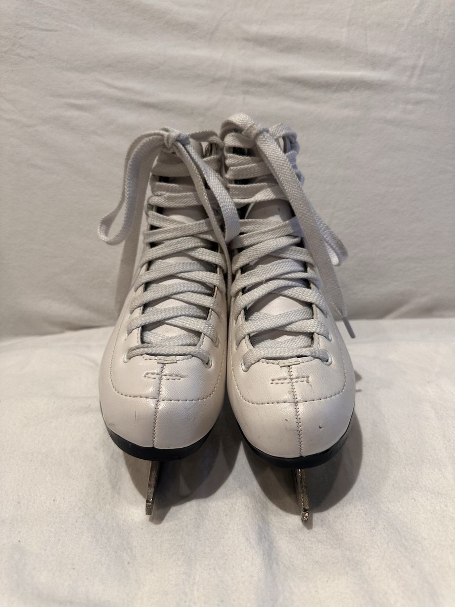 DBX youth, size 2, white ice skates