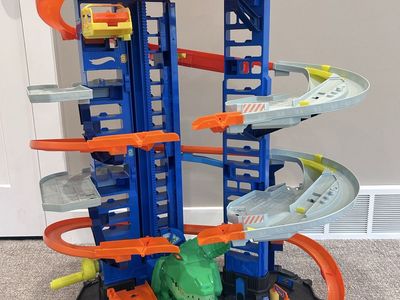 Hot Wheels Ultimate Garage Play Set with Cars & City Play Mat