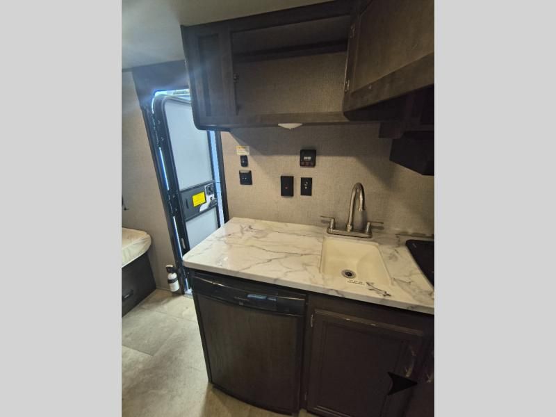 Main image 19