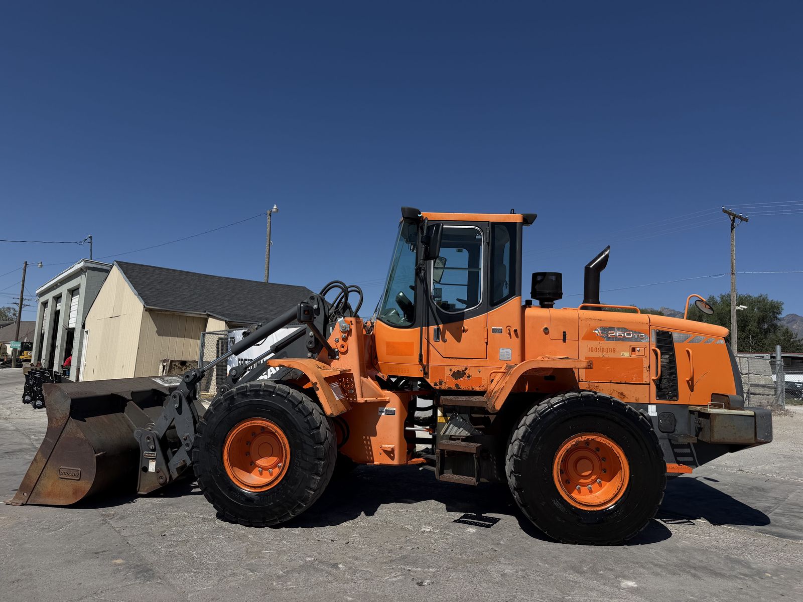 Doosan DL250 Wheel Loader Tractor Low Hours 5,539