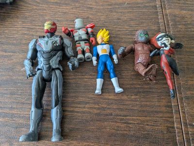 5 cool action figures monkey, woman, robot 2 other