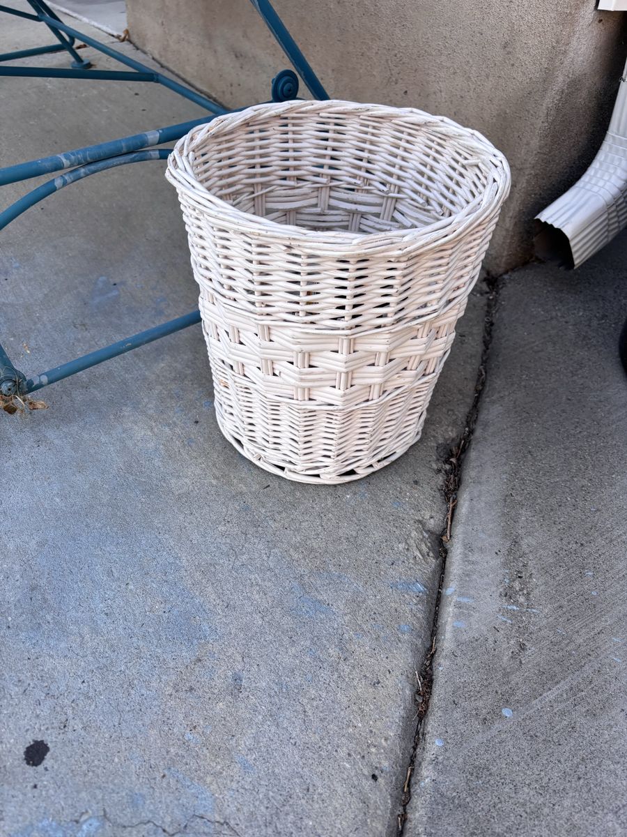 Darling white wicker trash can.