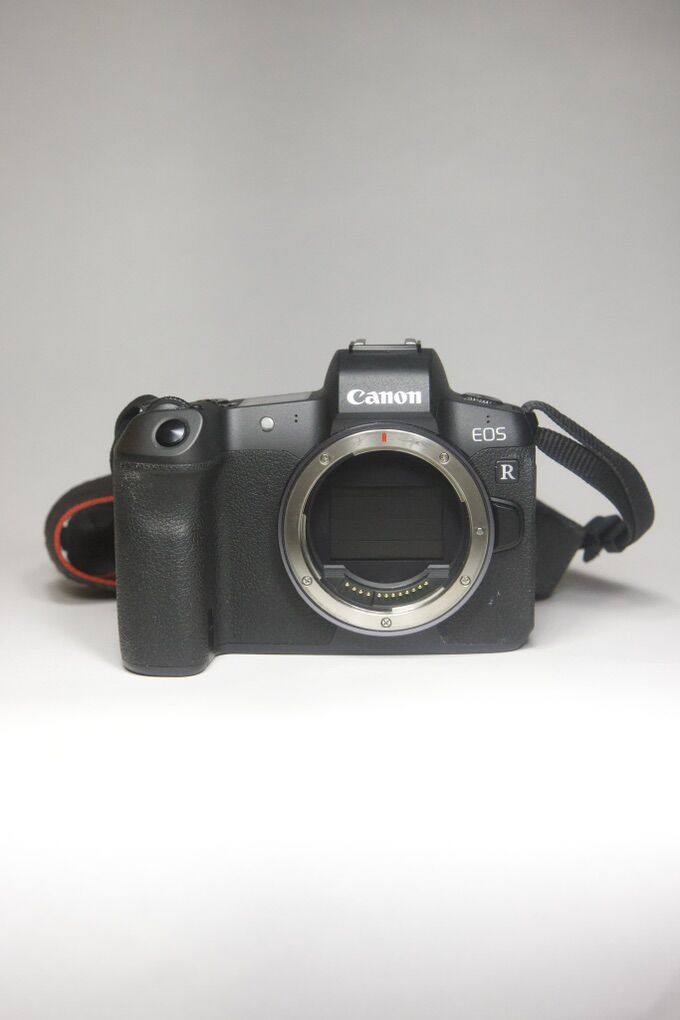 Canon EOS R (under 3k) body only