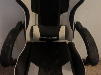 GTRACING GTPLAYER Gaming Chair - Black & White, Adjustable, Lumbar Support - Used