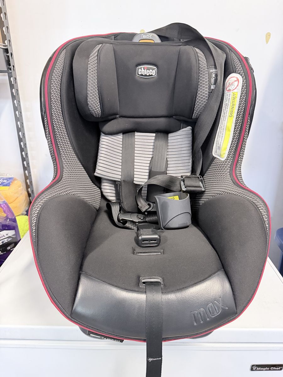 Chicco NextFit Max Zip Air Car Seat - Infant/Toddler Convertible, Rear & Forward Facing, Black/Red