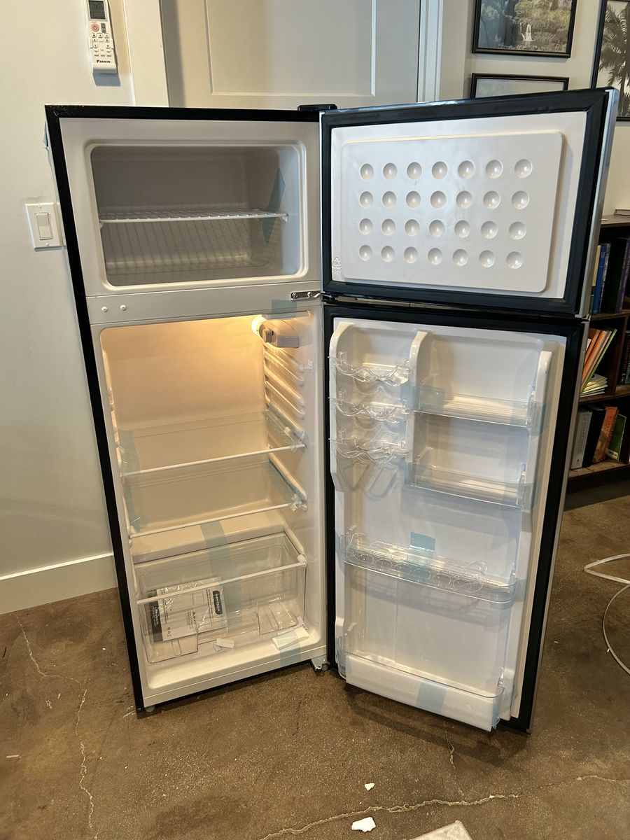 New 7.7 Cu Ft Apartment Refrigerator Top Freezer Garage