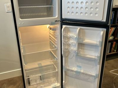 New 7.7 Cu Ft Apartment Refrigerator Top Freezer Garage