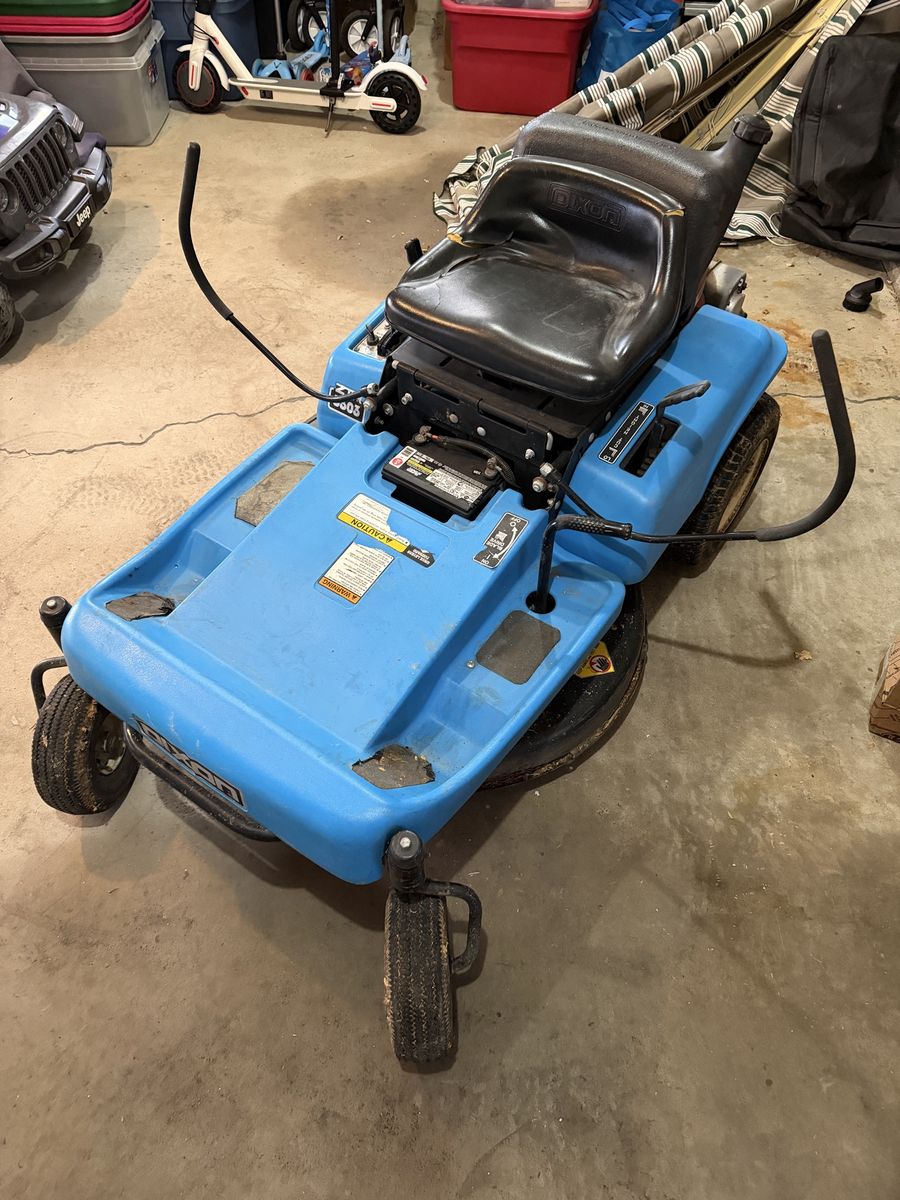 Dixon Zero Turn Riding Lawnmower With Accessories