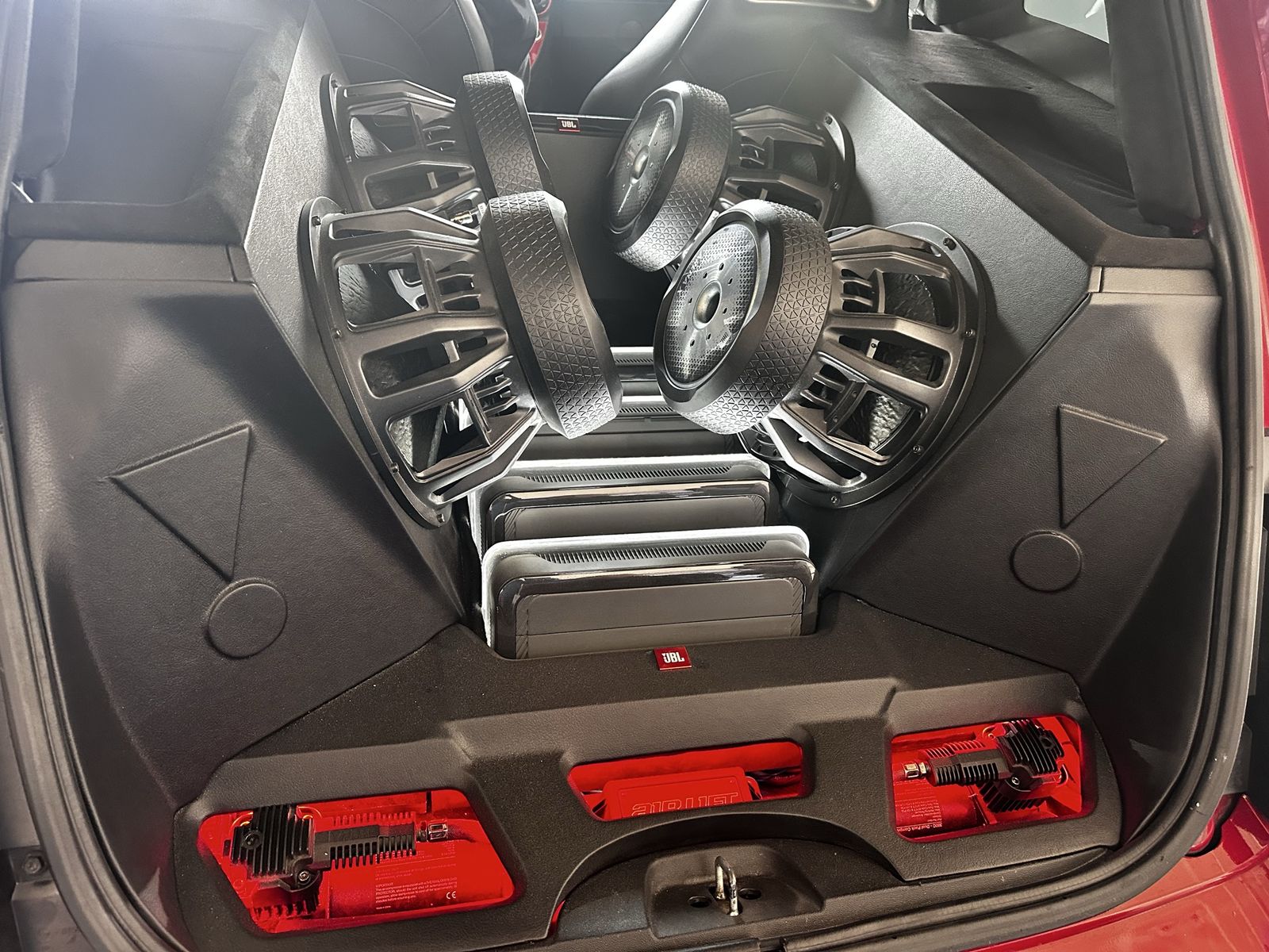 Rolling stereo show car
