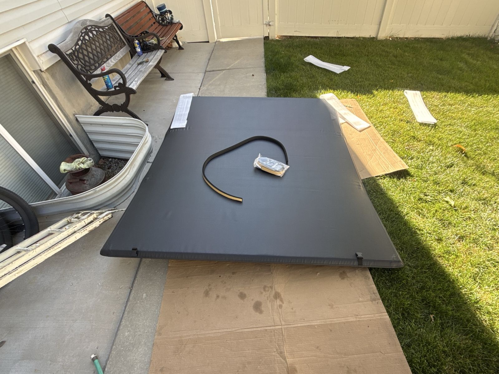 BRAND NEW NEVER USED NEVER INSTALLED 2009-2014 Ford F-150 bed cover 6.5 ft