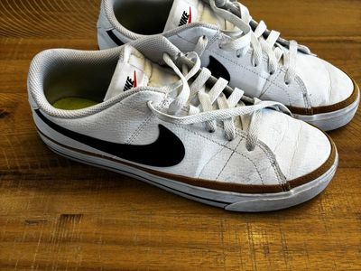 Nike Court Legacy Low Women's Size 9