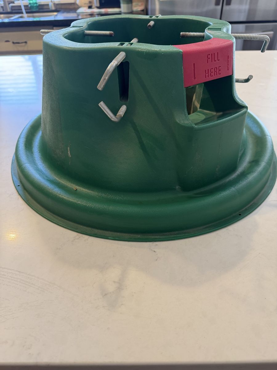 Green Plastic Christmas Tree Stand with Water Reservoir and Metal Bolts