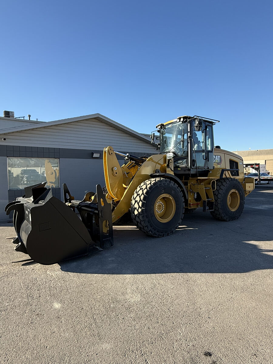 Large Loader for Rent. 2025 Cat 930. Reduced winter rates available