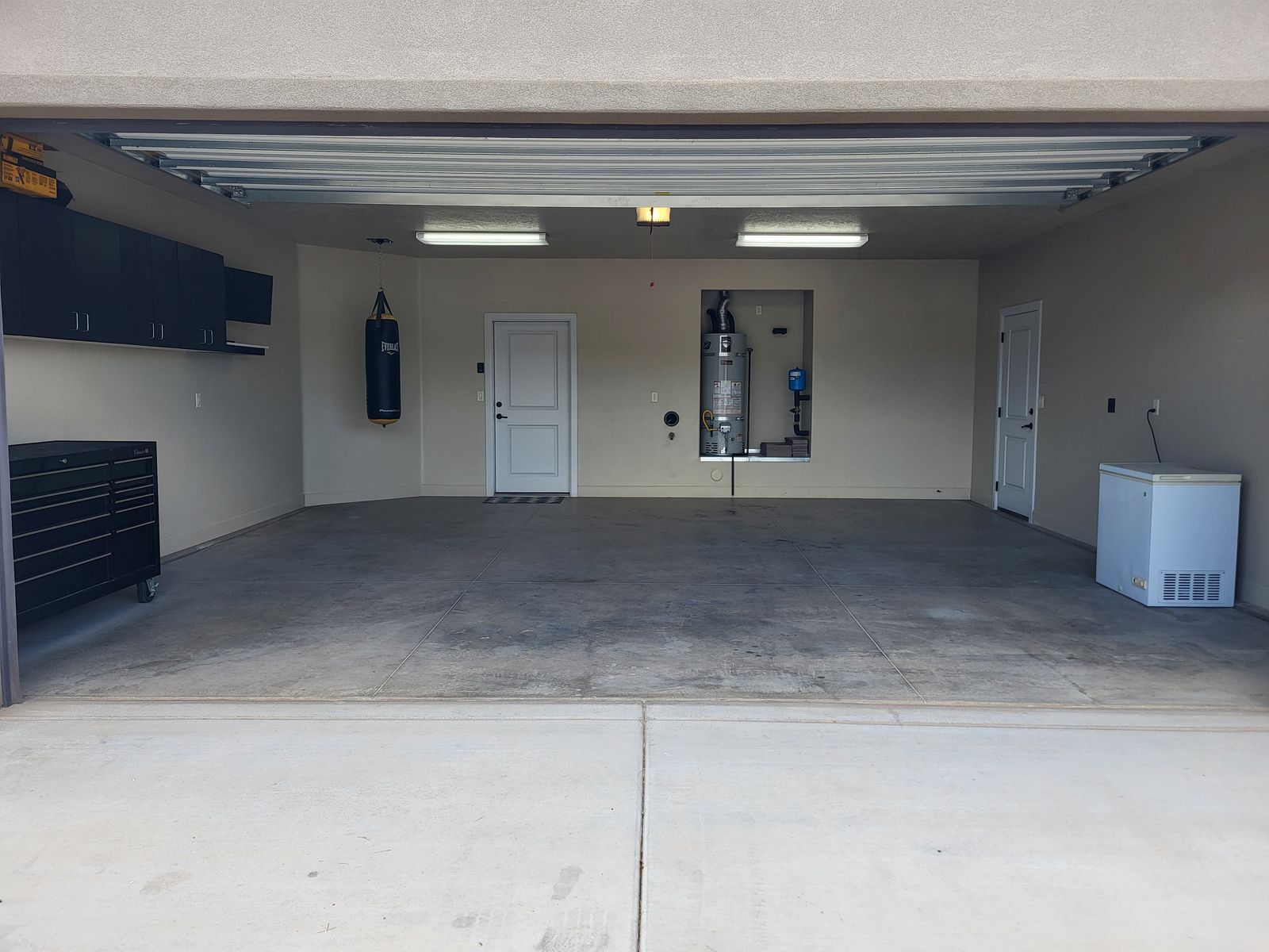 Main image 6
