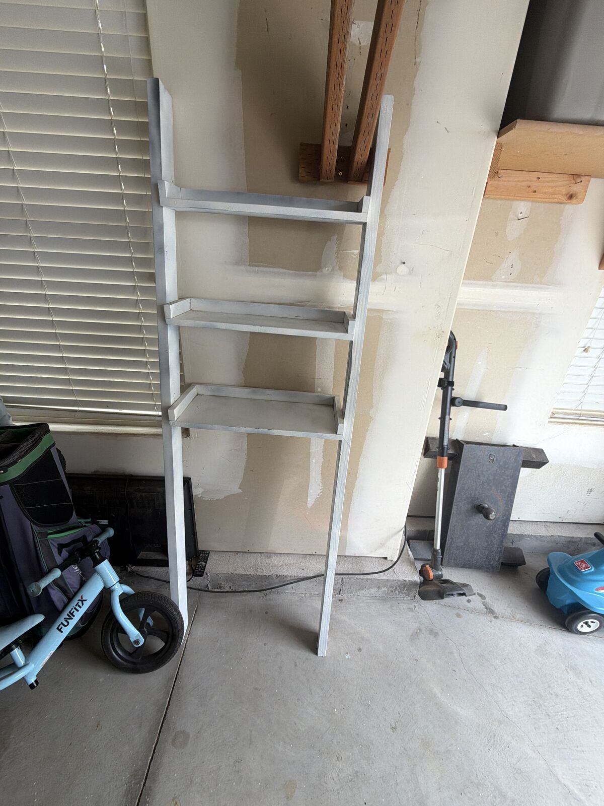 Bathroom storage shelf