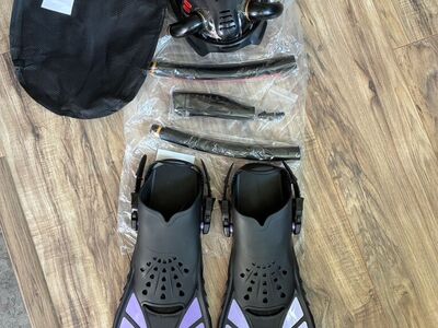 New Snorkeling set with fins , full face mask, bags