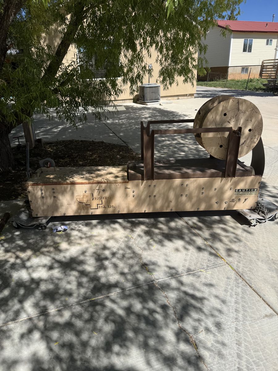 Seamless gutter machine