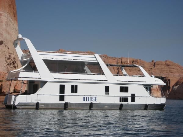 Antelope Point Marina Houseboat *The Entourage #21 #33 & #40*