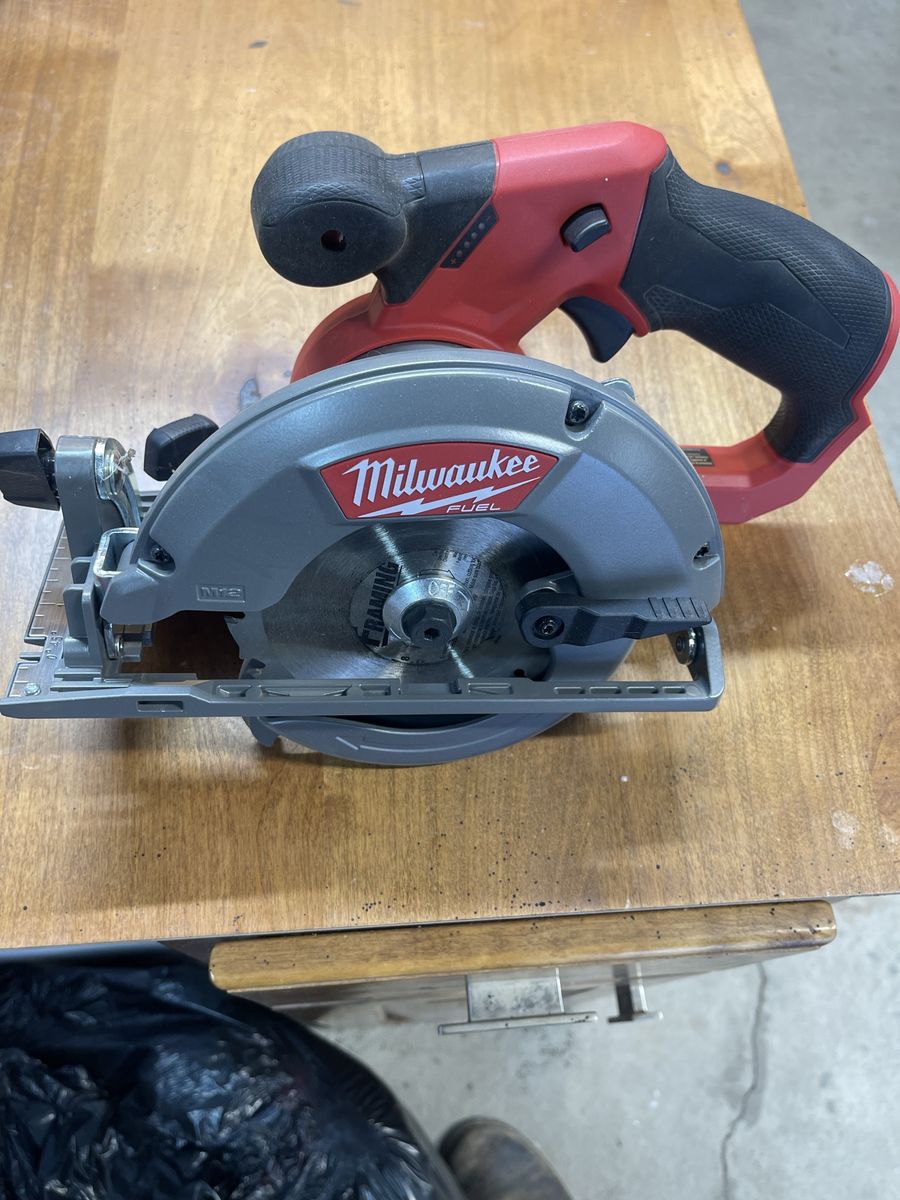 Milwaukee m12 5-3/8” circular saw
