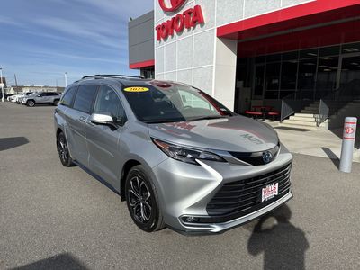 2025 Toyota Sienna Platinum 7-Passenger