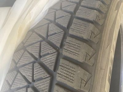 Blizzak Snow Tires Set of 4 (235/55R19)