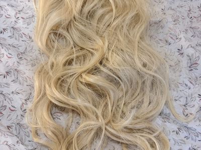 New. Blonde Wavy Hair Extensions Weft 22 Inch
