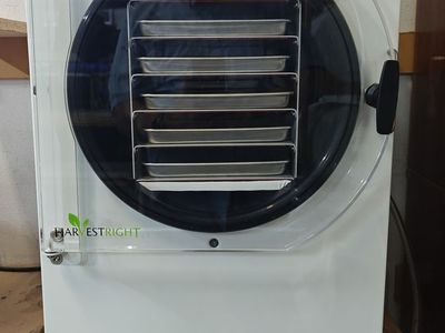 Harvest Right Medium Freeze Dryer White with Vacuum Pump & Starter Accessories