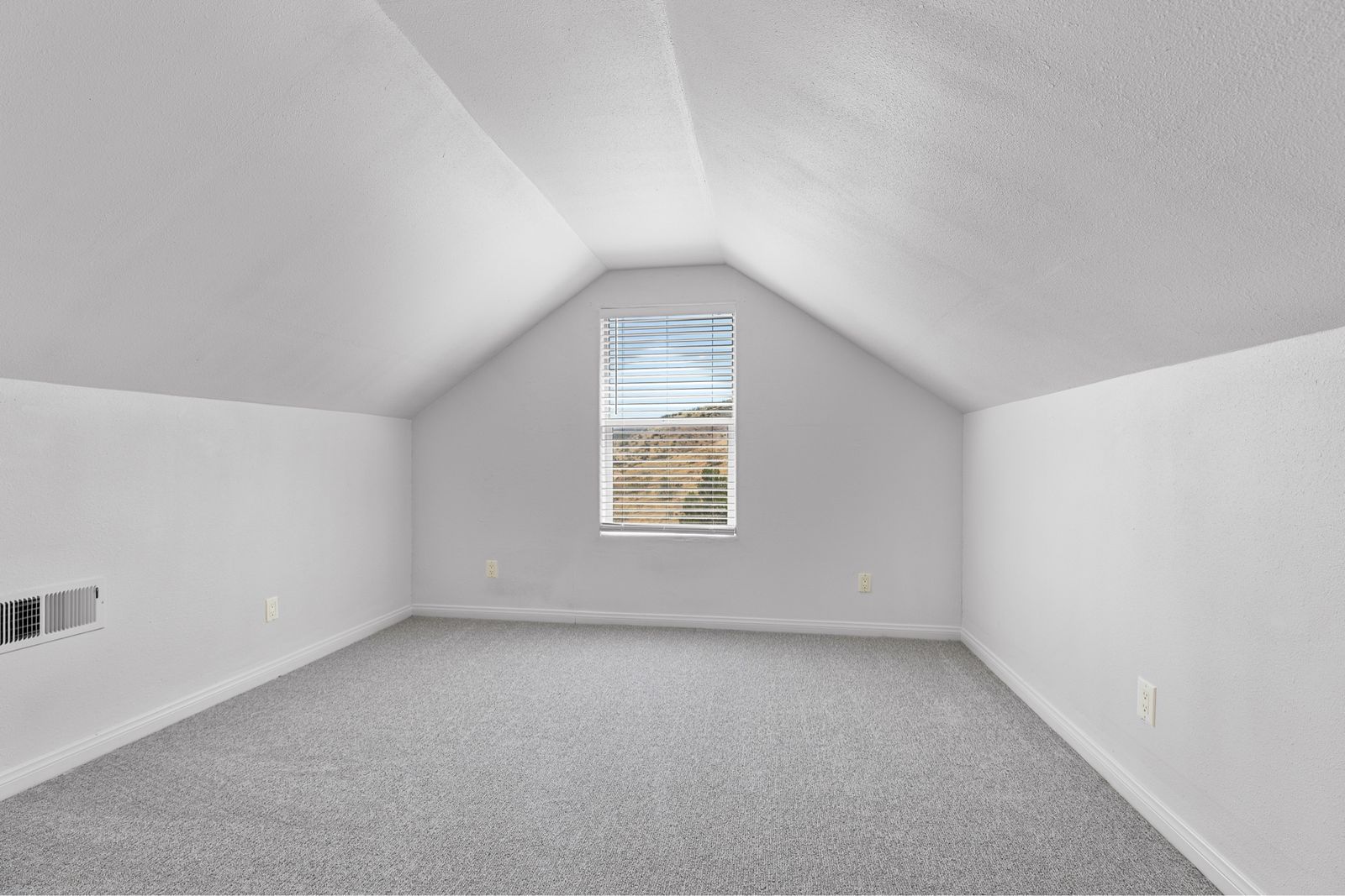 Main image 17