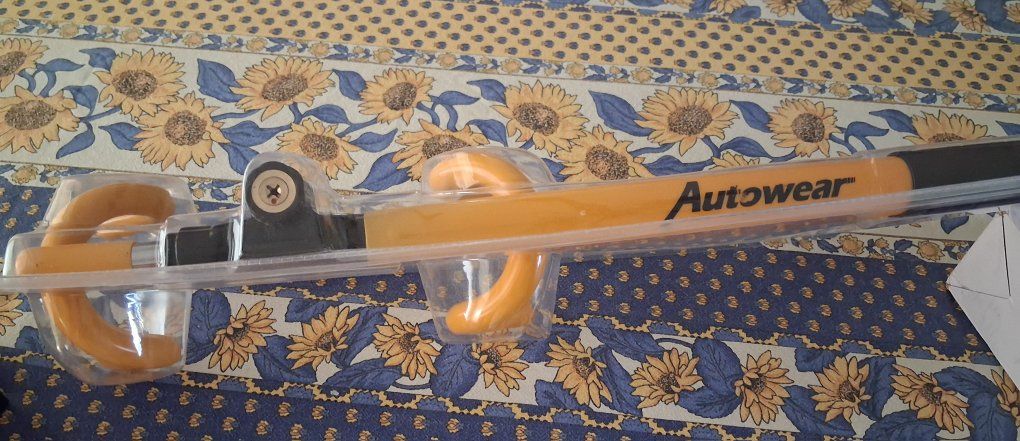 Autowear Universal Anti-Theft Steering Wheel Lock with Keys - Yellow/Black