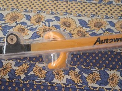 Autowear Universal Anti-Theft Steering Wheel Lock with Keys - Yellow/Black