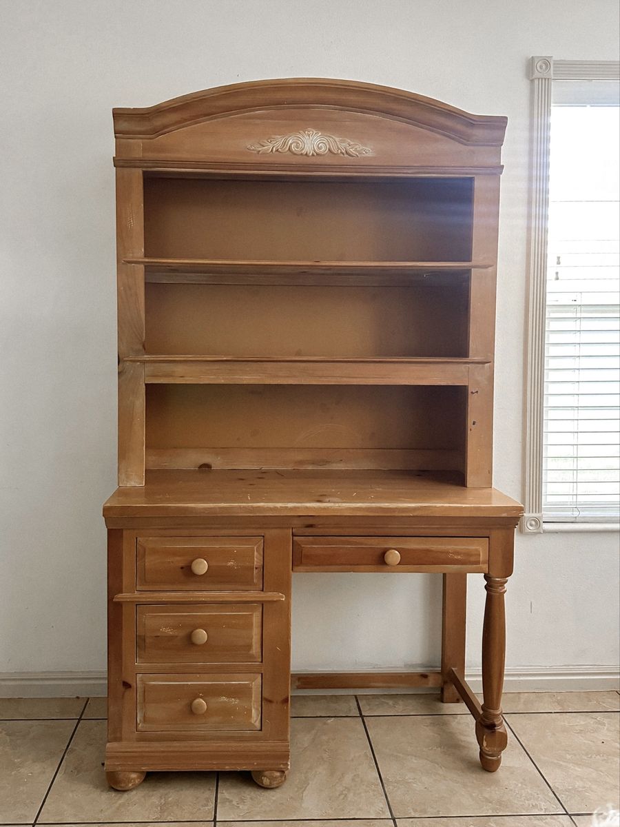 Desk with Hutch