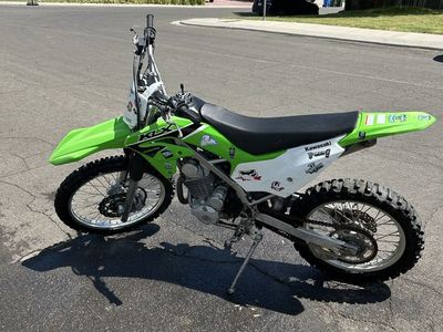 Kawasaki 230Rs 2023