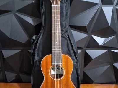 Ohana CK-35G Ukulele Concert Mahogany Solid Body with Gig Bag. Excellent Conditions!