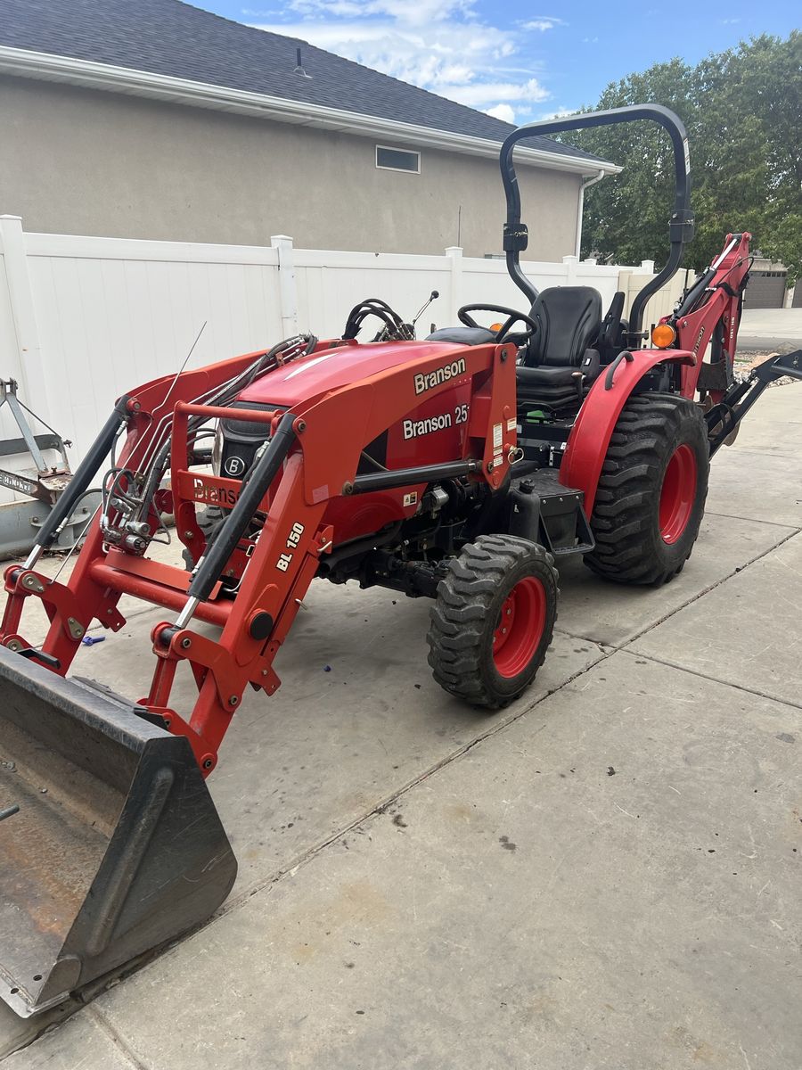 Branson 2515h tractor backhoe