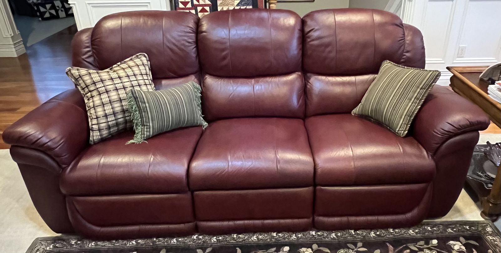 LA-Z-Boy Matching Leather Couch and Love Seat