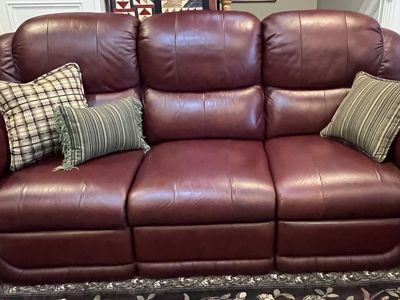 LA-Z-Boy Matching Leather Couch and Love Seat