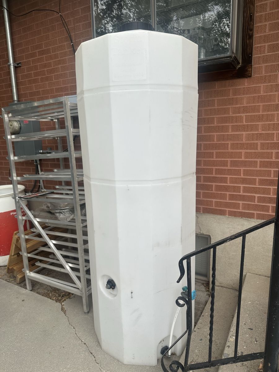 Large 250 gal. Vertical Plastic Water Storage Tank with Spigot