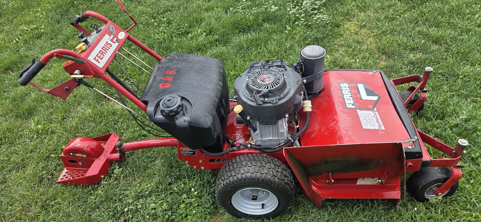 Ferris HydroCut 32" Commercial Walk-Behind Mower with Velke/Sulky