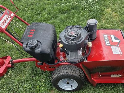 Ferris HydroCut 32" Commercial Walk-Behind Mower with Velke/Sulky