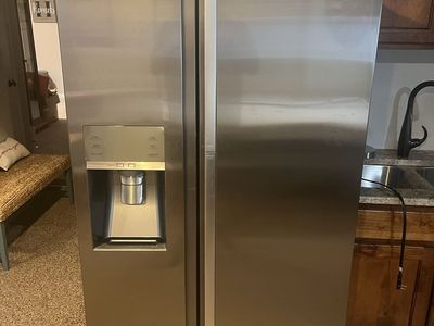 Side-by-side refrigerator freezer Samsung
