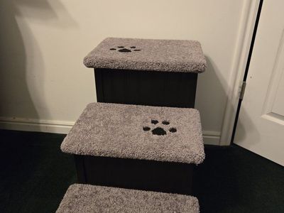 Wooden 3-Step Pet Stairs with Gray Carpet and Paw Print Accents