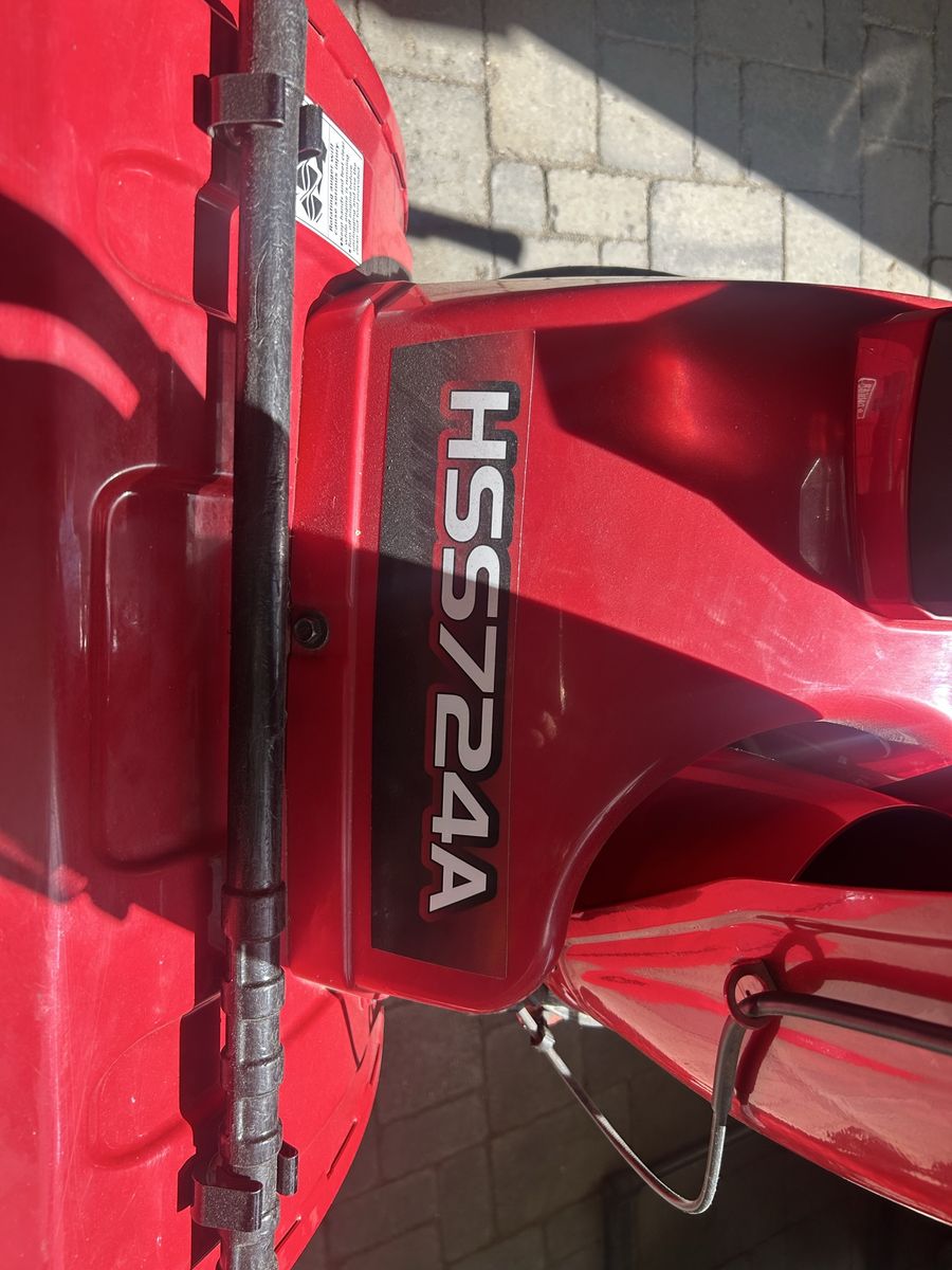 Honda HSS724A Track Drive Snow Blower - Excellent Condition, Powerful Snow Removal