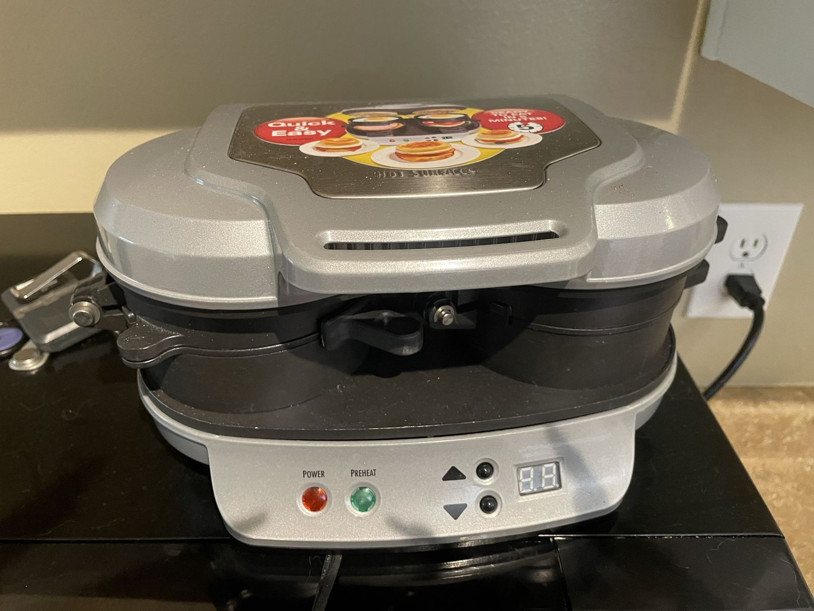 Quick 'N Easy Electric Pancake & Waffle Maker - Makes 4 Pancakes/Waffles in Minutes