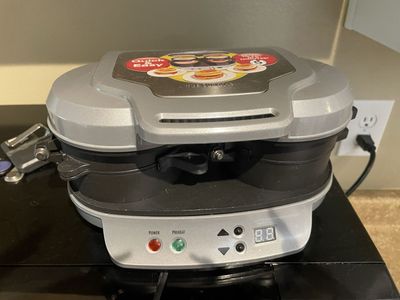 Quick 'N Easy Electric Pancake & Waffle Maker - Makes 4 Pancakes/Waffles in Minutes