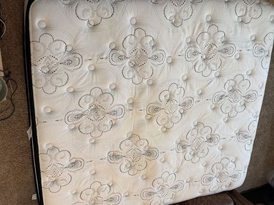 King Ashley Chime 12” Hybrid Mattress – Like New (6 Months Old)
