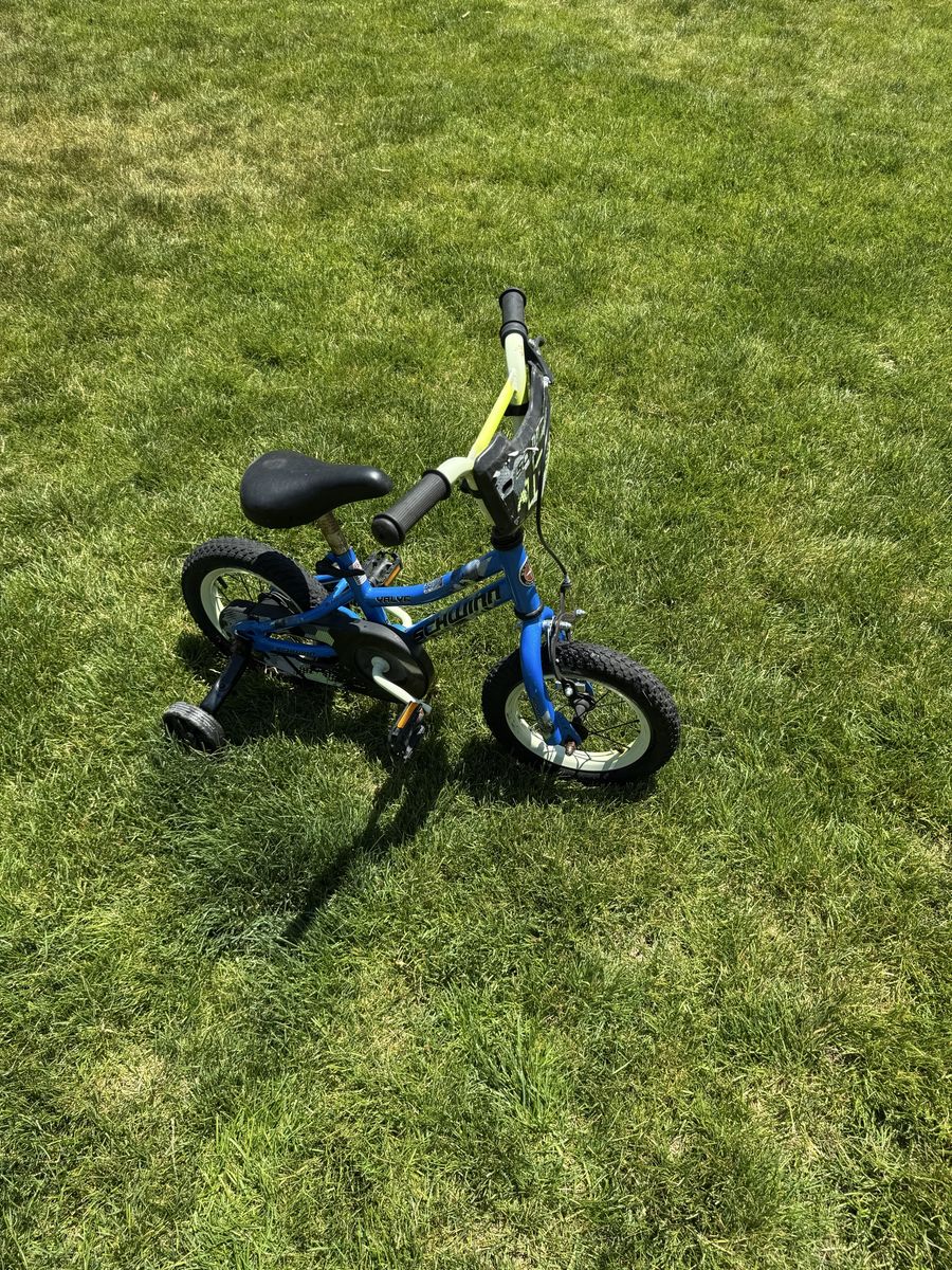 Schwinn Scorch 12" Kids Bike with Training Wheels - Blue BMX Style