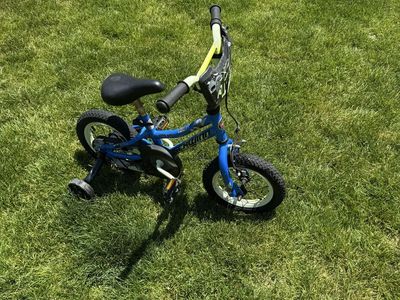 Schwinn Scorch 12" Kids Bike with Training Wheels - Blue BMX Style