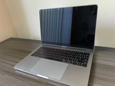 Apple MacBook Pro 13-inch (2017) - Core i5, 8GB RAM, 256GB SSD